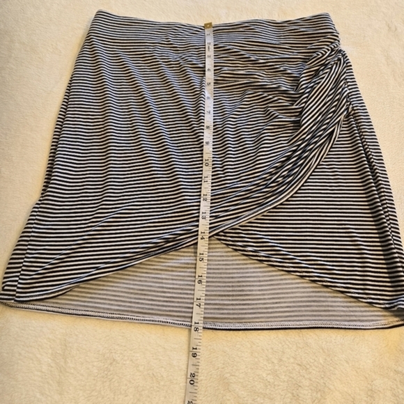 Ana‎ A New Approach Women's Striped Runched Side Stretchy A Line Mini Skirt M - Picture 6 of 9